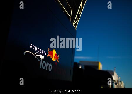 Logo der Scuderia Toro Rosso. Formel-1-Tests, Tag 3, Donnerstag, 3. März 2016. Barcelona, Spanien. Stockfoto