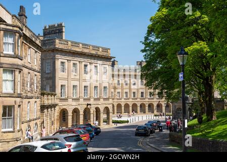 Der neu restaurierte Halbmond in Buxton, Derbyshire, England. Juni 2021. Stockfoto