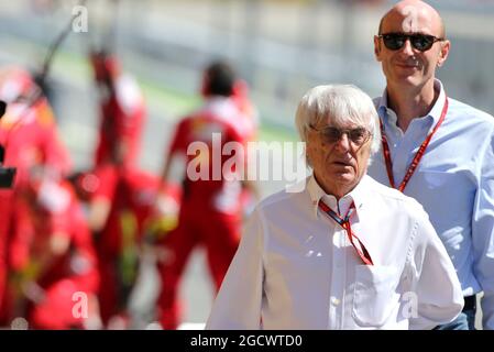 Bernie Ecclestone (GBR) mit Donald Mackenzie (GBR) CVC Capital Partners Managing Partner, Co Head of Global Investments. Stockfoto