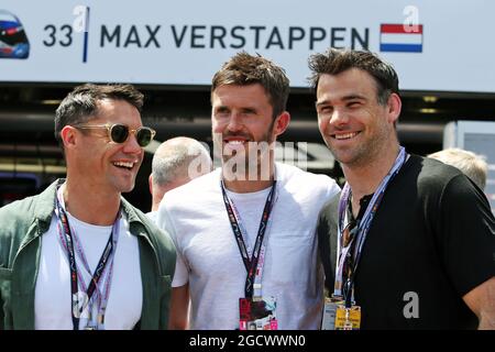 Michael Carrick (GBR) Football Player (Mitte) und Dan Carter (NZL) Rugby-Spieler (links). Großer Preis von Monaco, Samstag, 28. Mai 2016. Monte Carlo, Monaco. Stockfoto