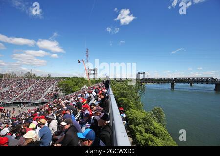 Fans in der Tribüne. Großer Preis von Kanada, Freitag, 10. Juni 2016. Montreal, Kanada. Stockfoto