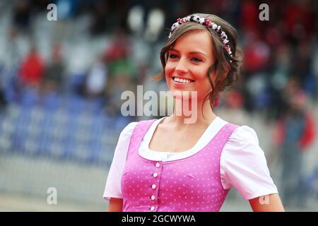 Formula Una Mädchen auf der Fahrerparade. Großer Preis von Österreich, Sonntag, 3. Juli 2016. Spielberg, Österreich. Stockfoto