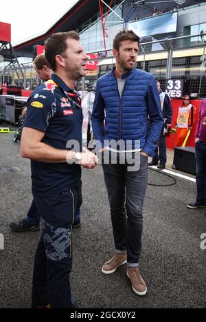 Michael Carrick (GBR) Fußballspieler (rechts) am Startplatz. Großer Preis von Großbritannien, Sonntag, 10. Juli 2016. Silverstone, England. Stockfoto