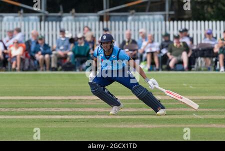 Grantham Cricket Ground, Grantham, Großbritannien.10. August 2021. Emilio Gay klatterte für Northamptonshire im Royal London einen Tagespokal mit der Gruppe B Nottinghamshire Outlaws, die Northamptonshire Steelbacks auf dem Grantham Cricket Ground annahmen. Quelle: Alan Beastall/Alamy Live News. Stockfoto