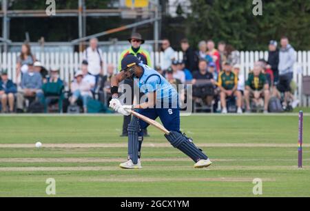 Grantham Cricket Ground, Grantham, Großbritannien.10. August 2021. Emilio Gay klatterte für Northamptonshire im Royal London einen Tagespokal mit der Gruppe B Nottinghamshire Outlaws, die Northamptonshire Steelbacks auf dem Grantham Cricket Ground annahmen. Quelle: Alan Beastall/Alamy Live News. Stockfoto