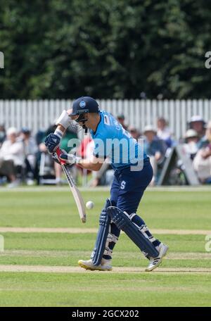 Grantham Cricket Ground, Grantham, Großbritannien.10. August 2021. Ben Curren, der im Royal London einen Tagestupf für Northamptonshire antritt, mit Gruppe B Nottinghamshire Outlaws, die Northamptonshire Steelbacks auf dem Grantham Cricket Ground antritt. Quelle: Alan Beastall/Alamy Live News. Stockfoto