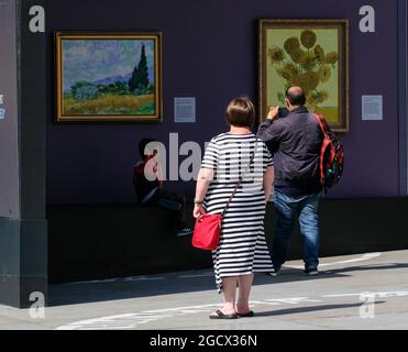 Trafalgar Square, London, Großbritannien. August 2021. Auf dem Trafalgar Square zeigt die National Gallery 20 lebensgroße Repliken der Lieblingsbilder der Nation. Kredit: Matthew Chattle/Alamy Live Nachrichten Stockfoto