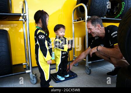 Junge Fans des Renault Sport F1 Teams. Großer Preis von Japan, Donnerstag, 6. Oktober 2016. Suzuka, Japan. Stockfoto