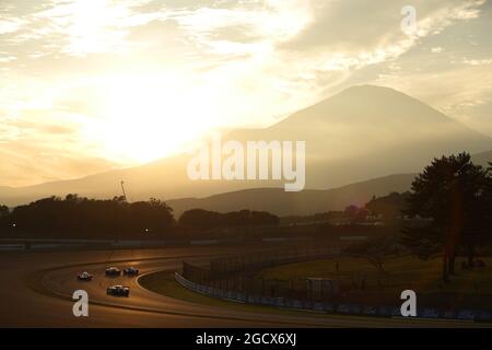 Szenische Action bei wenig Licht. FIA-Langstrecken-Weltmeisterschaft, Runde 7, Six Hours of Fuji, Freitag, 14. Oktober 2016. Fuji, Japan. Stockfoto