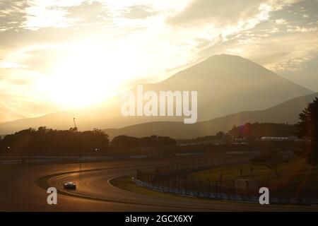 Szenische Action bei wenig Licht. FIA-Langstrecken-Weltmeisterschaft, Runde 7, Six Hours of Fuji, Freitag, 14. Oktober 2016. Fuji, Japan. Stockfoto