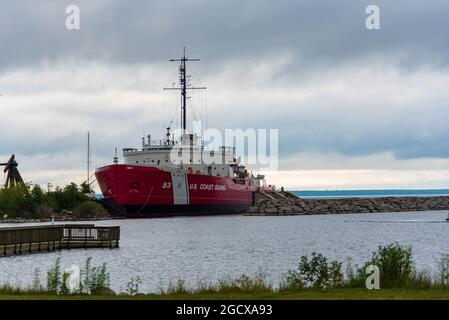 Mackinaw City, Michigan, USA - 15. Juli 2021: Der USCGC Mackinaw ist ein pensionierter Eisbrecher der US-Küstenwache. Stockfoto