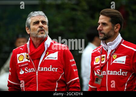 Maurizio Arrivabene (ITA) Ferrari Teamchef (links). Stockfoto