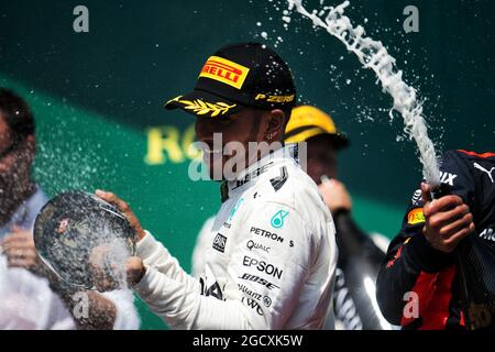Rennsieger Lewis Hamilton (GBR) Mercedes AMG F1 feiert mit dem Champagner auf dem Podium. Großer Preis von Kanada, Sonntag, 11. Juni 2017. Montreal, Kanada. Stockfoto