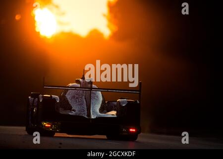 Bei schwachem Licht. FIA-Langstrecken-Weltmeisterschaft, 24 Stunden von Le Mans - Rennen, Samstag, 17. Juni 2017. Le Mans, Frankreich. Stockfoto