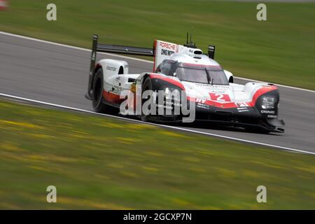 Timo Bernhard (GER) / Earl Bamber (NZL) / Brendon Hartley (NZL) #02 Porsche LMP Team, Porsche 919 Hybrid. FIA-Langstrecken-Weltmeisterschaft, Runde 4, Sonntag, 16. Juli 2017. Nürburgring, Deutschland. Stockfoto