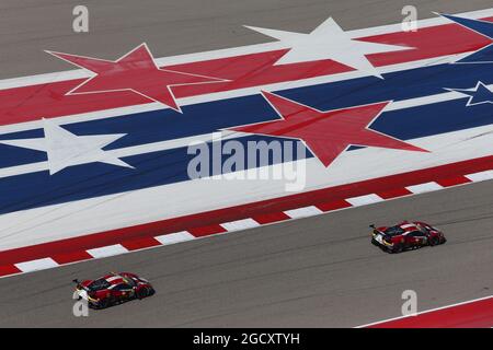 James Calado (GBR) / Alessandro Pier Guidi (ITA) #51 AF Corse Ferrari 488 GTE führt Davide Rigon (FRA) / Sam Bird (GBR) #71 AF Corse Ferrari 488 GTE. FIA-Langstrecken-Weltmeisterschaft, Rd 6, 6 Stunden Rennstrecke der Amerikas. Bis 15. September 2017. Austin, Texas, USA. Stockfoto