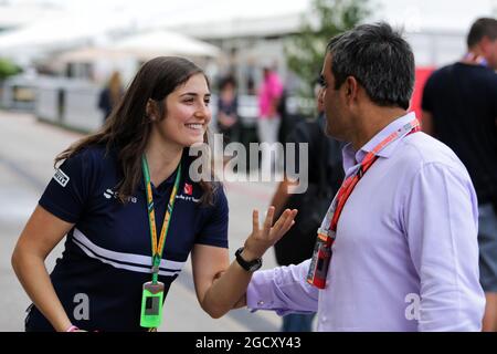 (L bis R): Tatiana Calderon (COL) sauber F1 Team Development Driver mit Juan Pablo Montoya (COL). Großer Preis der Vereinigten Staaten, Samstag, 21. Oktober 2017. Circuit of the Americas, Austin, Texas, USA. Stockfoto