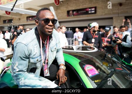 Usain Bolt (JAM) Athlet mit Lewis Hamilton (GBR) Mercedes AMG F1. Großer Preis der Vereinigten Staaten, Sonntag, 22. Oktober 2017. Circuit of the Americas, Austin, Texas, USA. Stockfoto