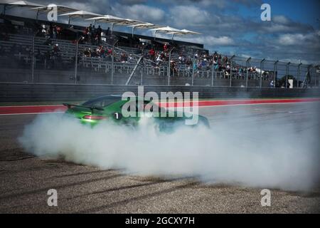 Usain Bolt (JAM) Athlet mit Lewis Hamilton (GBR) Mercedes AMG F1. Großer Preis der Vereinigten Staaten, Sonntag, 22. Oktober 2017. Circuit of the Americas, Austin, Texas, USA. Stockfoto