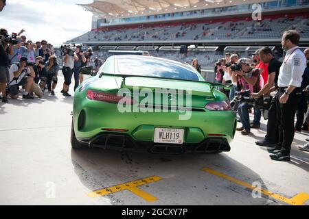 Usain Bolt (JAM) Athlet mit Lewis Hamilton (GBR) Mercedes AMG F1. Großer Preis der Vereinigten Staaten, Sonntag, 22. Oktober 2017. Circuit of the Americas, Austin, Texas, USA. Stockfoto