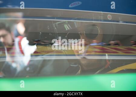 Usain Bolt (JAM) Athlet mit Lewis Hamilton (GBR) Mercedes AMG F1. Großer Preis der Vereinigten Staaten, Sonntag, 22. Oktober 2017. Circuit of the Americas, Austin, Texas, USA. Stockfoto