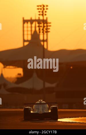 Bei schwachem Licht. FIA-Langstrecken-Weltmeisterschaft, Runde 9, Samstag, 18. November 2017. Sakhir, Bahrain. Stockfoto