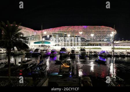 Boote im Hafen. Abu Dhabi Grand Prix, Donnerstag, 23. November 2017. Yas Marina Circuit, Abu Dhabi, VAE. Stockfoto
