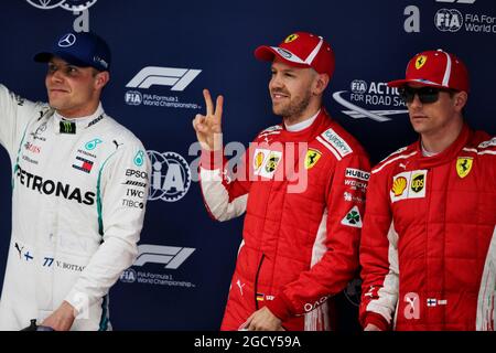 Qualifying Top 3 in Parc Ferme (L bis R): Valtteri Bottas (FIN) Mercedes AMG F1, Dritter; Sebastian Vettel (GER) Ferrari, Pole Position; Kimi Räikkönen (FIN) Ferrari, Zweiter. Großer Preis von China, Samstag, 14. April 2018. Shanghai, China. Stockfoto