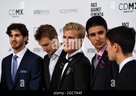 (L bis R): Antonio Giovinazzi (ITA) Ferrari Development Driver; Sergey Sirotkin (RUS) Williams; Marcus Ericsson (SWE) sauber F1 Team; Esteban Ocon (FRA) Sahara Force India F1 Team; und Jack Aitken (GBR) / (Kor) Renault Sport F1 Team Test and Reserve Driver, bei der Amber Lounge Fashion Show. Großer Preis von Monaco, Freitag, 25. Mai 2018. Monte Carlo, Monaco. Stockfoto