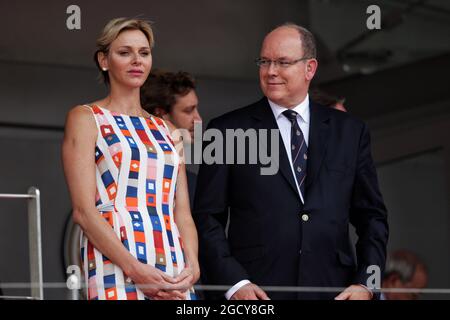 (L bis R): Prinzessin Charlene von Monaco mit HSH Prinz Albert von Monaco (MON) auf dem Podium. Großer Preis von Monaco, Sonntag, 27. Mai 2018. Monte Carlo, Monaco. Stockfoto