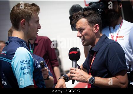 (L bis R): Sergey Sirotkin (RUS) Williams mit will Buxton (GBR) F1 Digital Presenter. Großer Preis von Frankreich, Donnerstag, 21. Juni 2018. Paul Ricard, Frankreich. Stockfoto