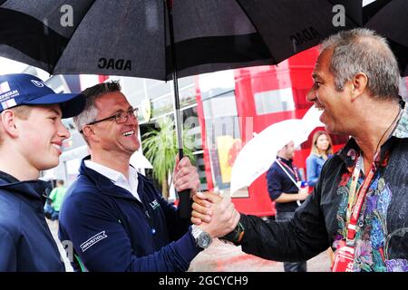 (L bis R): David Schumacher (GER) Formel-4-Rennfahrer mit seinem Vater Ralf Schumacher (GER) und Kai Ebel (GER) RTL TV Presenter. Großer Preis von Deutschland, Samstag, 21. Juli 2018. Hockenheim, Deutschland. Stockfoto