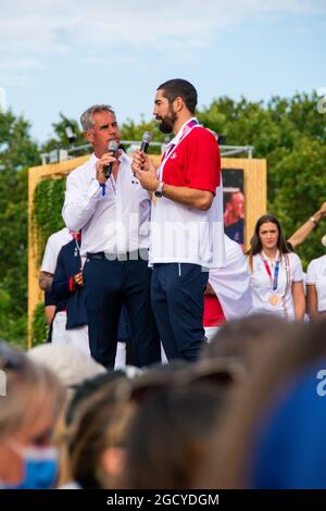 Paris, Frankreich. August 2021. Nikola Karabatic aus Frankreich feiert mit den Fans während der Rückkehr der französischen olympischen Delegation aus Japan am 9. August 2021 auf dem Trocadero Place in Paris, Frankreich - Foto Melie Laurent/A2M Sport Consulting/DPPI Quelle: DPPI Media/Alamy Live News Stockfoto