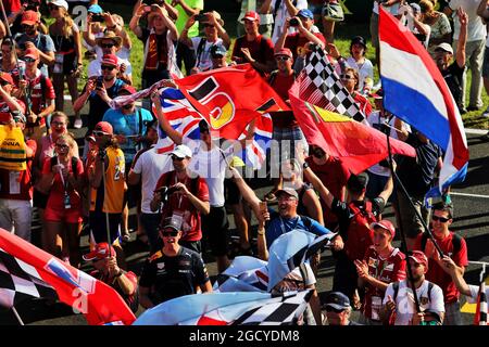 Fans auf dem Podium. Großer Preis von Ungarn, Sonntag, 29. Juli 2018. Budapest, Ungarn. Stockfoto