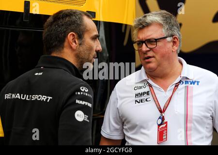 (L bis R): Cyril Abiteboul (FRA) Renault Sport F1 Managing Director mit Otmar Szafnauer (USA) Racing Point Force India F1 Team Principal and CEO. Großer Preis von Italien, Sonntag, 2. September 2018. Monza Italien. Stockfoto