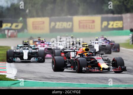 Max Verstappen (NLD) Red Bull Racing RB14 beim Start ins Rennen. Großer Preis von Italien, Sonntag, 2. September 2018. Monza Italien. Stockfoto