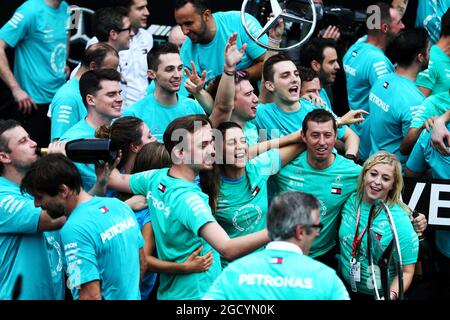 Mercedes AMG F1 feiert den Sieg in der Konstrukteursmeisterschaft. Großer Preis von Brasilien, Sonntag, 11. November 2018. Sao Paulo, Brasilien. Stockfoto