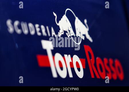 Logo der Scuderia Toro Rosso. Formel-1-Tests, Tag 1, Montag, 18. Februar 2019. Barcelona, Spanien. Stockfoto