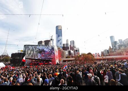 Fans beim F1 Season Launch auf dem Federation Square. Großer Preis von Australien, Mittwoch, 13. März 2019. Albert Park, Melbourne, Australien. Stockfoto