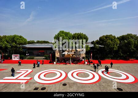 Paddock - 1000 F1-Rennen Atmosphäre. Großer Preis von China, Samstag, 13. April 2019. Shanghai, China. Stockfoto