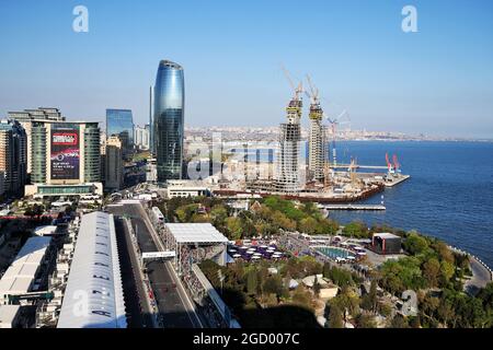Charles Leclerc (MON) Ferrari SF90 und Sebastian Vettel (GER) Ferrari SF90. Großer Preis von Aserbaidschan, Freitag, 26. April 2019. Baku City Circuit, Aserbaidschan. Stockfoto
