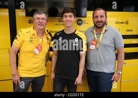 Jack Aitken (GBR) / (Kor) Renault F1 Team Testfahrer mit Gästen. Stockfoto