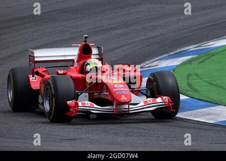 Mick Schumacher (GER) Ferrari Testfahrer im Ferrari F2003-GA, gefahren von seinem Vater Michael Schumacher. Großer Preis von Deutschland, Samstag, 27. Juli 2019. Hockenheim, Deutschland. Stockfoto