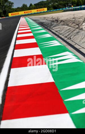 Atmosphäre im Schaltkreis – Details zur Bordsteinkante. Großer Preis von Ungarn, Donnerstag, 1. August 2019. Budapest, Ungarn. Stockfoto