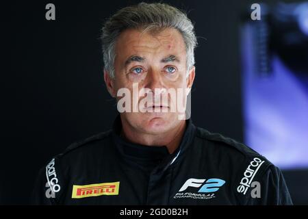 Jean Alesi (FRA) zeigt die 2020 Pirelli F1 18 Zoll Reifen in einem F2 Auto. Großer Preis von Italien, Samstag, 7. September 2019. Monza Italien. Stockfoto