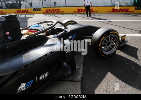 Jean Alesi (FRA) zeigt die 2020 Pirelli F1 18 Zoll Reifen in einem F2 Auto. Großer Preis von Italien, Samstag, 7. September 2019. Monza Italien. Stockfoto