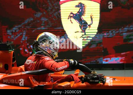 Rennsieger Sebastian Vettel (GER) Ferrari SF90 im Parc Ferme. Stockfoto