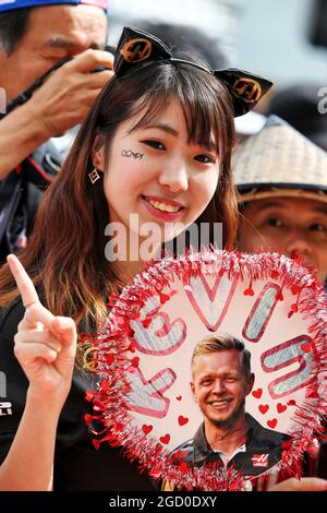 Atmosphäre im Rennlauf - Kevin Magnussen (DEN) Haas F1 Team Fan. Großer Preis von Japan, Donnerstag, 10. Oktober 2019. Suzuka, Japan. Stockfoto