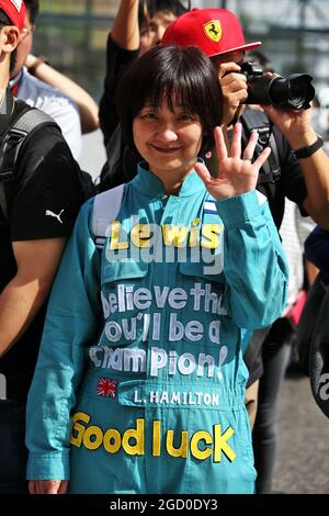 Circuit Atmosphere - Lewis Hamilton (GBR) Mercedes AMG F1 Fan. Großer Preis von Japan, Donnerstag, 10. Oktober 2019. Suzuka, Japan. Stockfoto