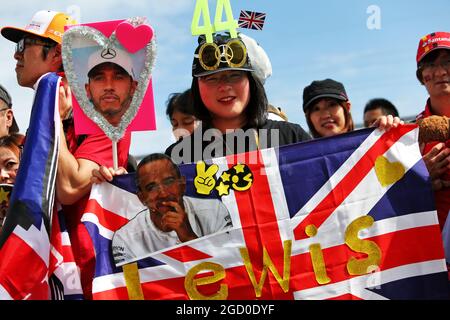 Circuit Atmosphere - Lewis Hamilton (GBR) Mercedes AMG F1 Fan. Großer Preis von Japan, Donnerstag, 10. Oktober 2019. Suzuka, Japan. Stockfoto